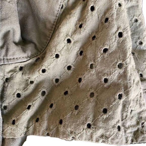 Candies olive green vest with zipper and pull tie and pockets Size M women’s - Picture 7 of 11